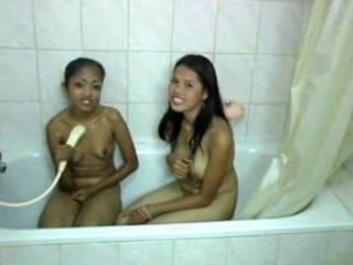 柬埔寨美臀酒吧女淋浴