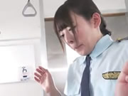 可愛的日本鐵路服務員黑木郁美和外國白人遊客肛交 流出無修正