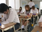 日本水手JK學生在課室口爆口服精